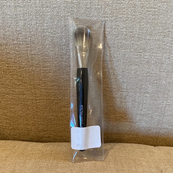 Laura Mercier Cheek Color Brush - Picture 1 of 4